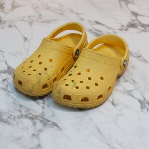 Big Kids (Boys or Girls) Classic Crocs Slip On Waterproof Shoes Yellow Size J4